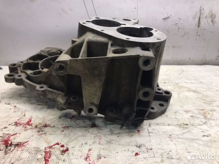 Колокол кпп Форд Фокус 2 1.8 4M5R7002