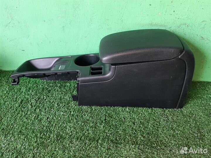 Консоль центральная с подлокотником Subaru Imprez