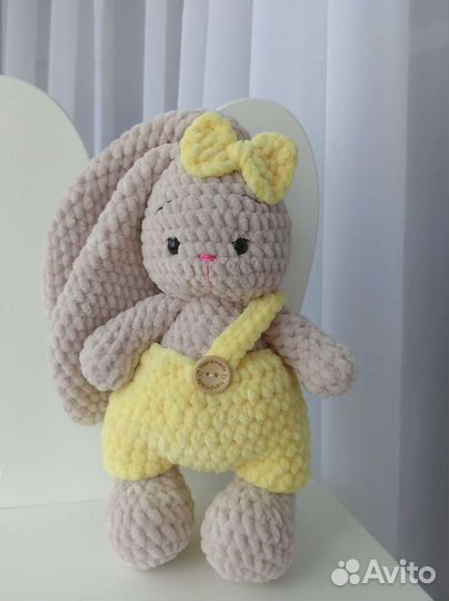 Вязаная плюшевая Зайка