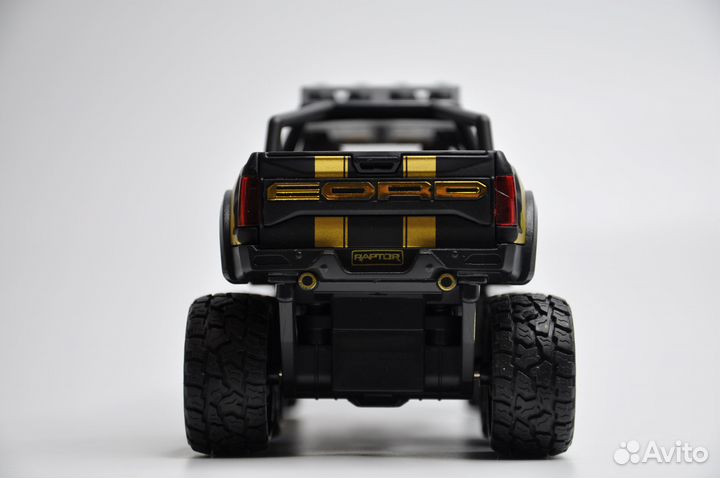 Модель автомобиля Ford F-150 Raptor металл