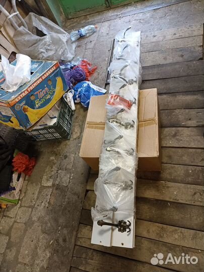 Вешалка для одежды настенная