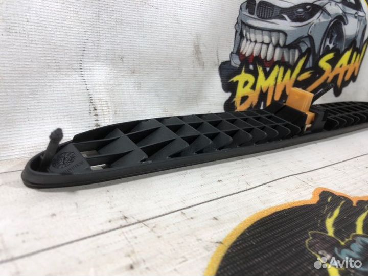 Вентеляционная решетка передняя Audi A4 B5 APS