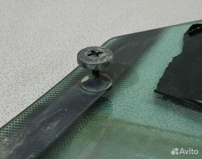 Стекло двери передней правой Audi 80 B3