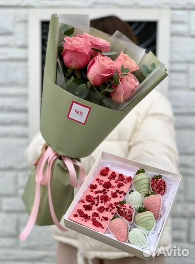 Комбо клубника в шоколаде + цветы