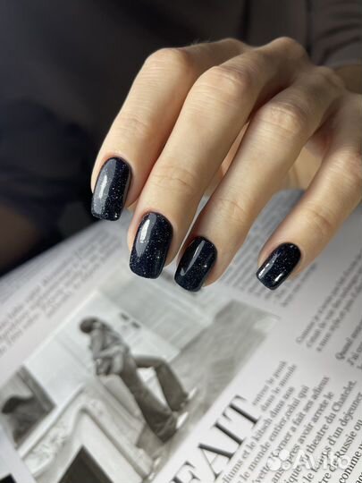 Модель на маникюр