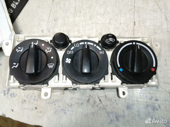 Блок управления отопителем Toyota Avensis 1