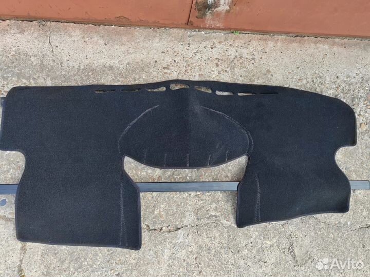 Коврик на панель приборов Toyota Vitz