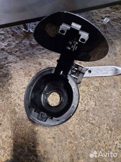 Opel astra j лючок бензобака