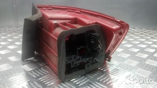 Фонарь задний левый volkswagen jetta 6 (KNK20MX01)