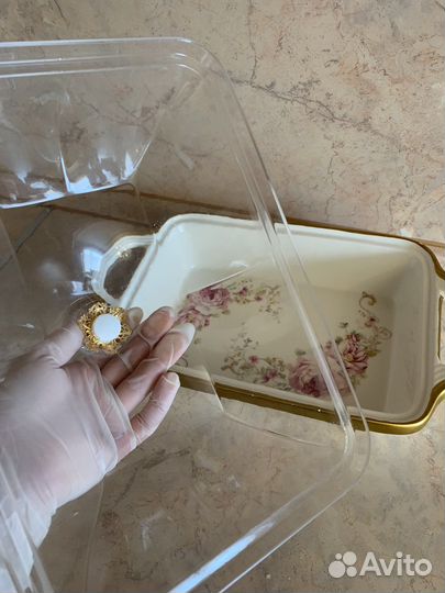 Хлебница с крышкой