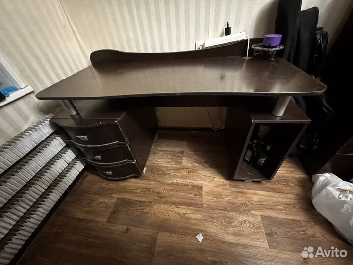 Офисный компьютерный стол с шкафами