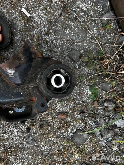 Подрамник Volkswagen Passat