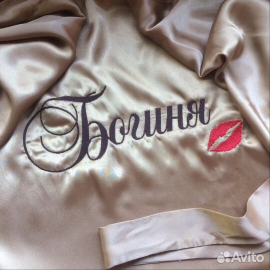 Шелковый халат с кружевом