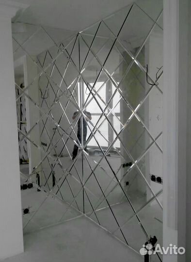 Зеркальное панно на кухне