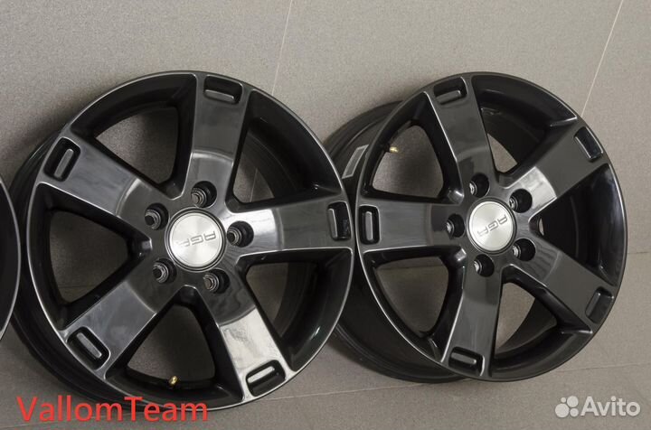 Лот UP29255106 Фирменные 17-е диски AGA targa