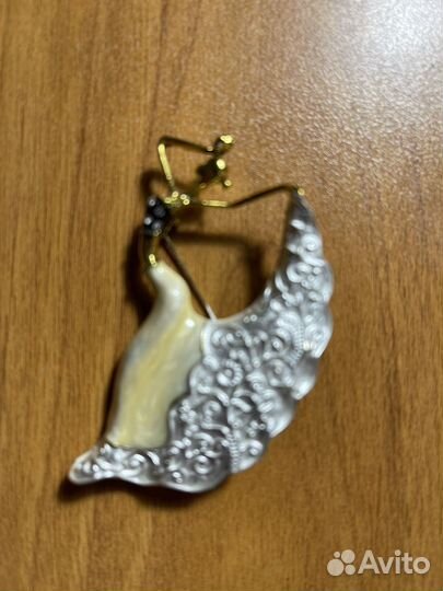 Брошь новая