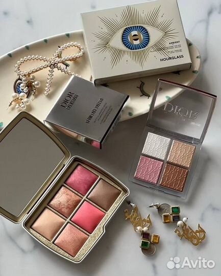 Hourglass палетка дракон, глаз