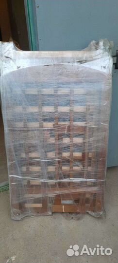 Детская кроватка с маятником