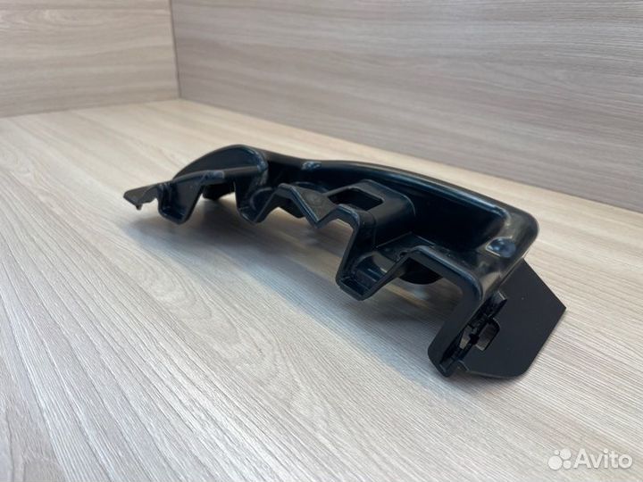 Кронштейн бампера задний Skoda Rapid