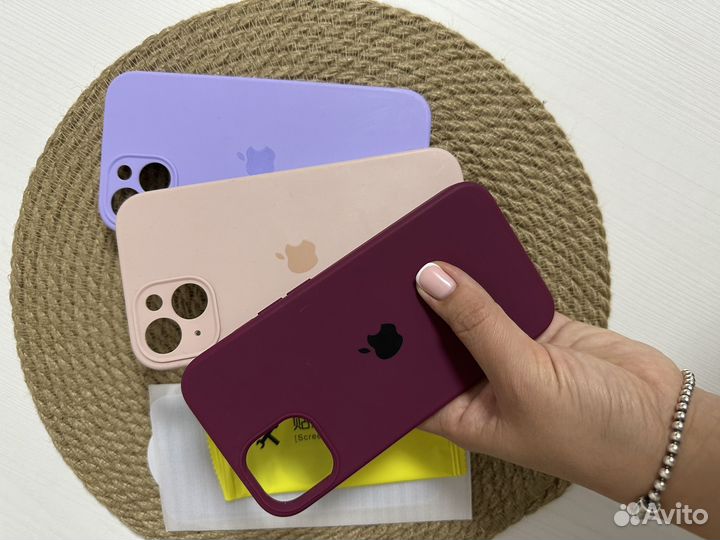 Чехлы на iPhone 13