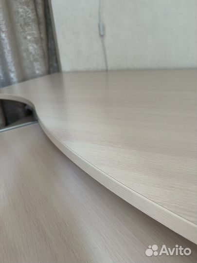 Угловой письменный стол