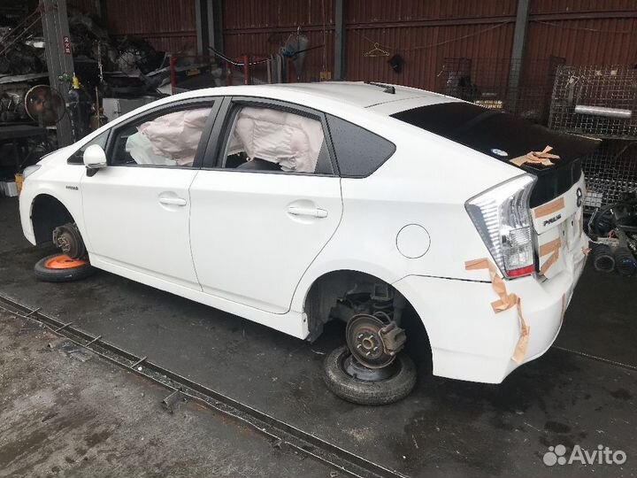 Привод Toyota Prius ZVW30 (Переднее Левое)