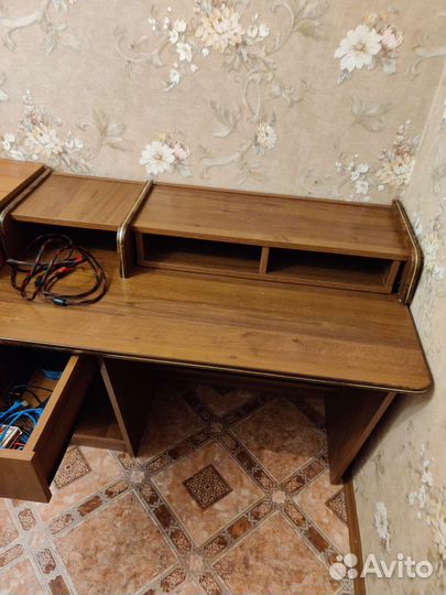 Учебный / компьютерный стол