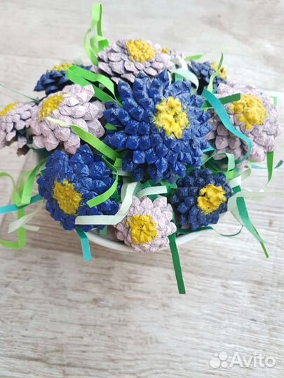 Поделка из шишек, букет цветов, осенняя поделка