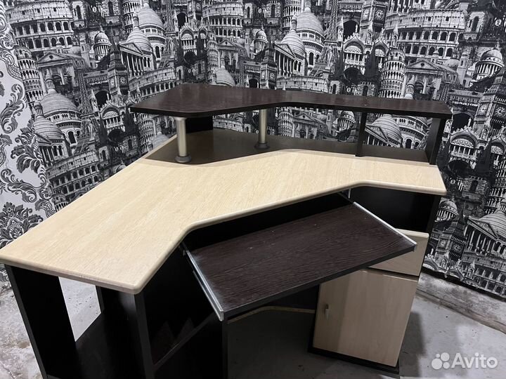 Компьютерный стол