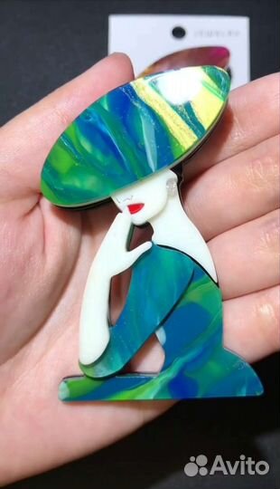 Стильная брошь ручной работы/тренд сезона