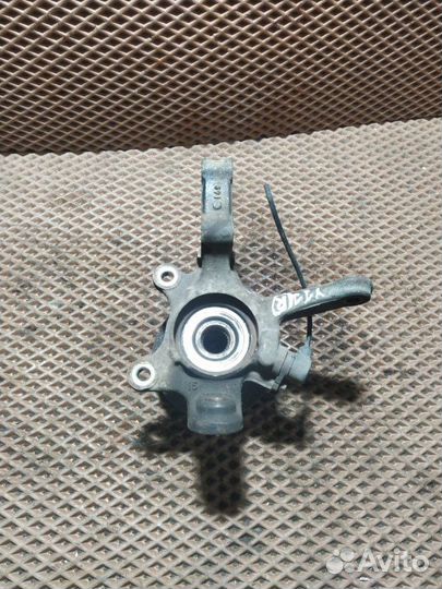 Кулак поворотный со ступицей передний правый