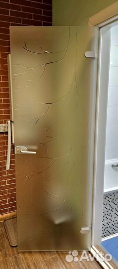 Стеклянная дверь в санузел, сауну