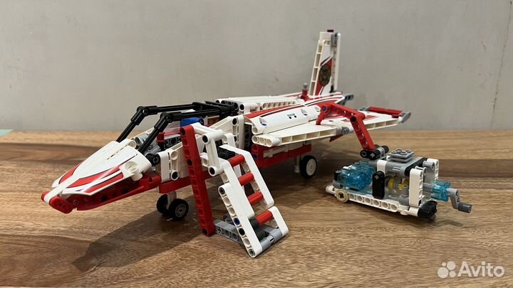 Lego Technic 2 в 1 Пожарный гидроплан