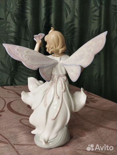 Статуэтка фарфоровая 