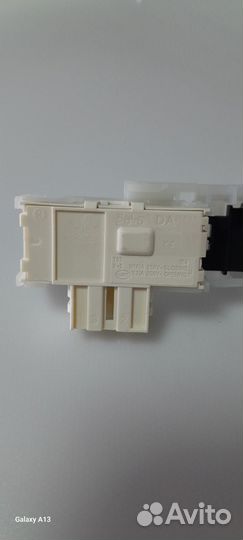 0530058226 Блокировка (замок) дверцы люка для стиральной машины Haier (Хаер)