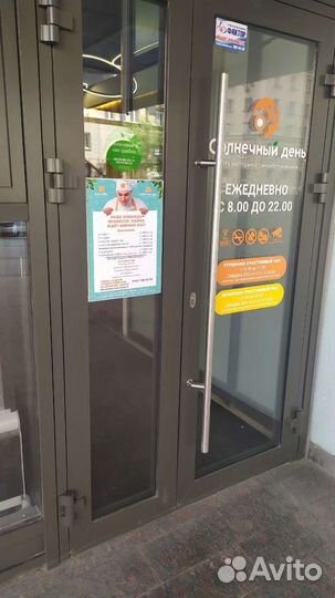 Сотрудники в ресторан самообслуживания