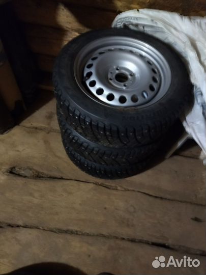 Goodyear UltraGrip 185/60 R15