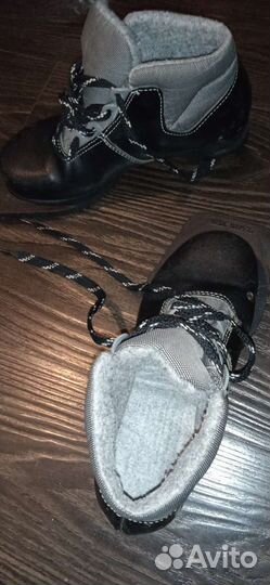Лыжные ботинки 33 р. Три дырки