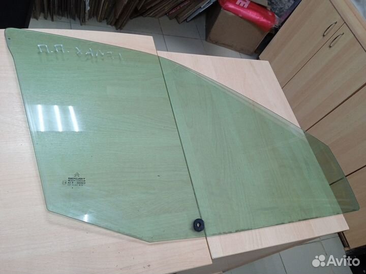 Стекло дверное переднее правое Citroen Xantia