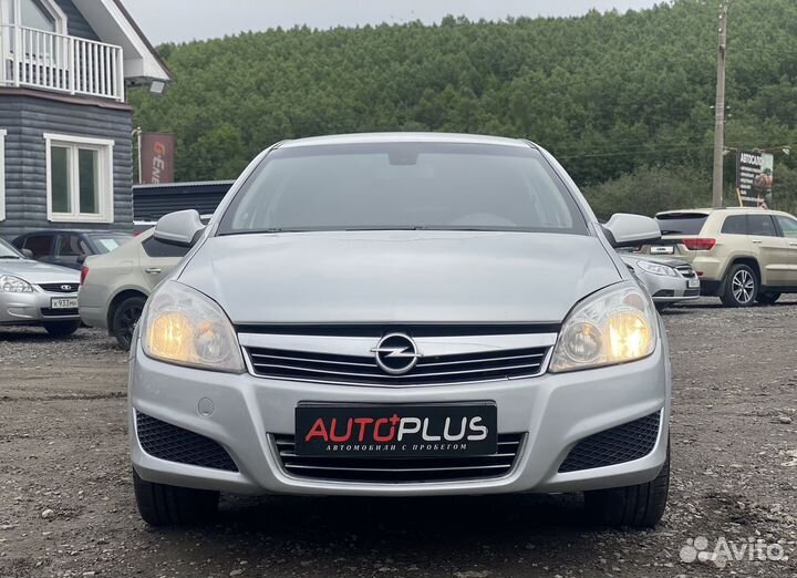 Opel Astra 1.6 МТ, 2011, 136 000 км