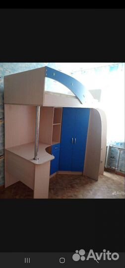 Детская кровать чердак со столом и шкафом