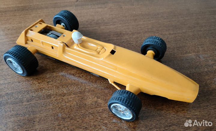Игрушка в возрасте - гоночный болид из СССР