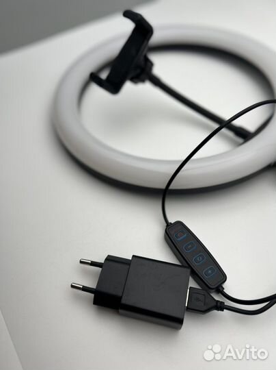 Кольцевая лампа 26 см с настольным штативом