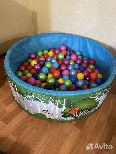 Сухой бассейн с шариками