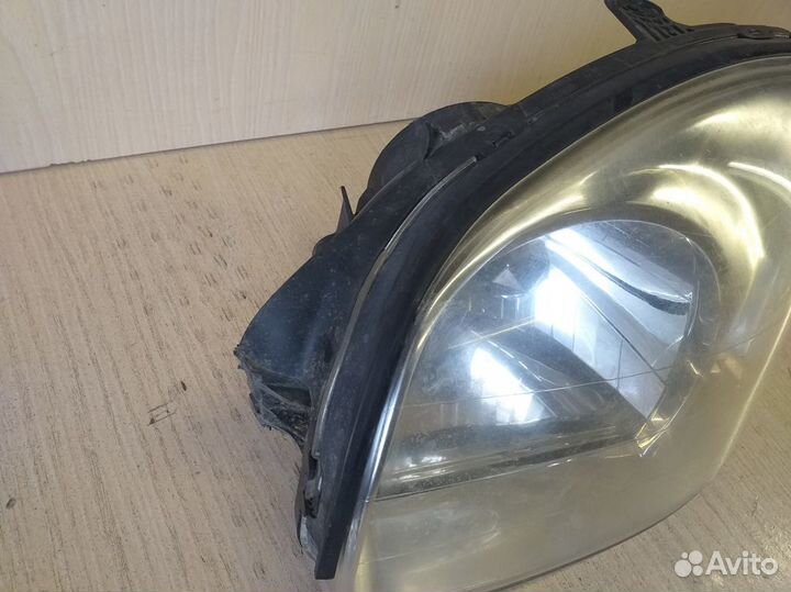 Фара левая Hyundai Santa Fe SM