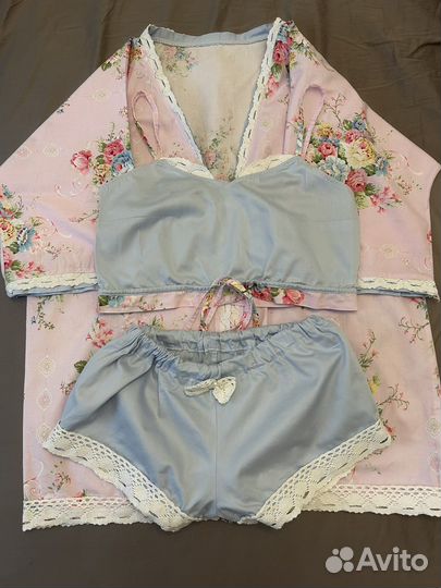 Комплект домашней одежды. Халат, шортики и топ