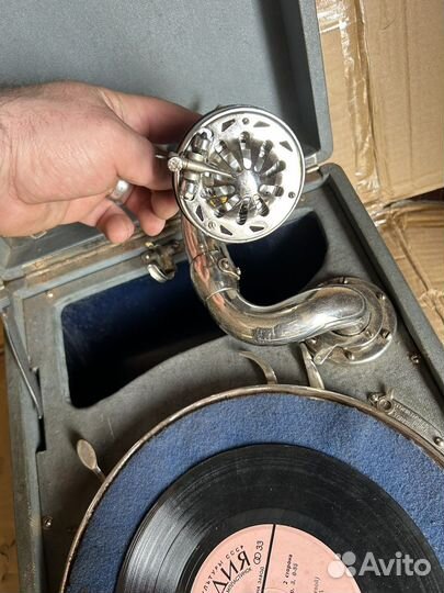 Старинный патефон