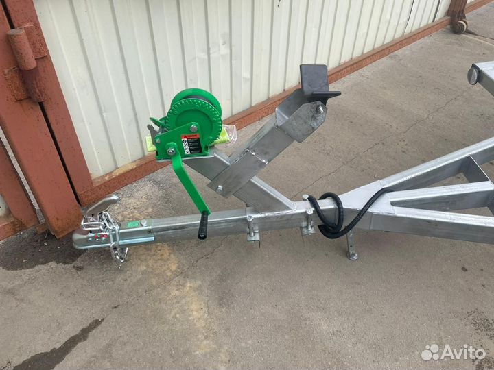 Лодочный прицеп 