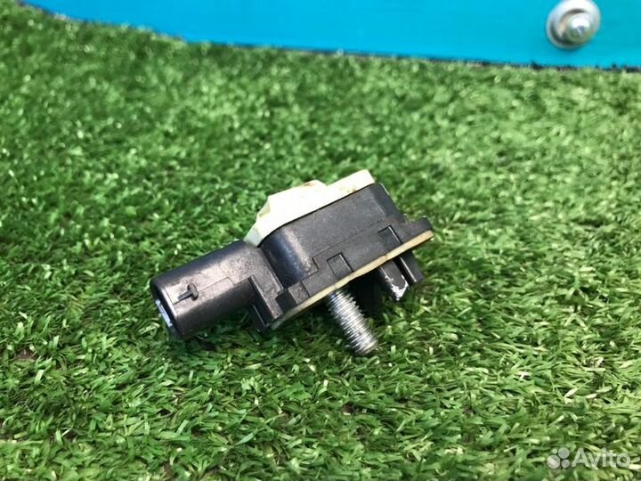 Датчик AIR BAG передний правый Volkswagen Touareg