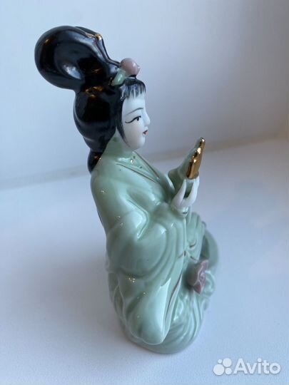 Фарфоровая статуэтка девушка Гейша